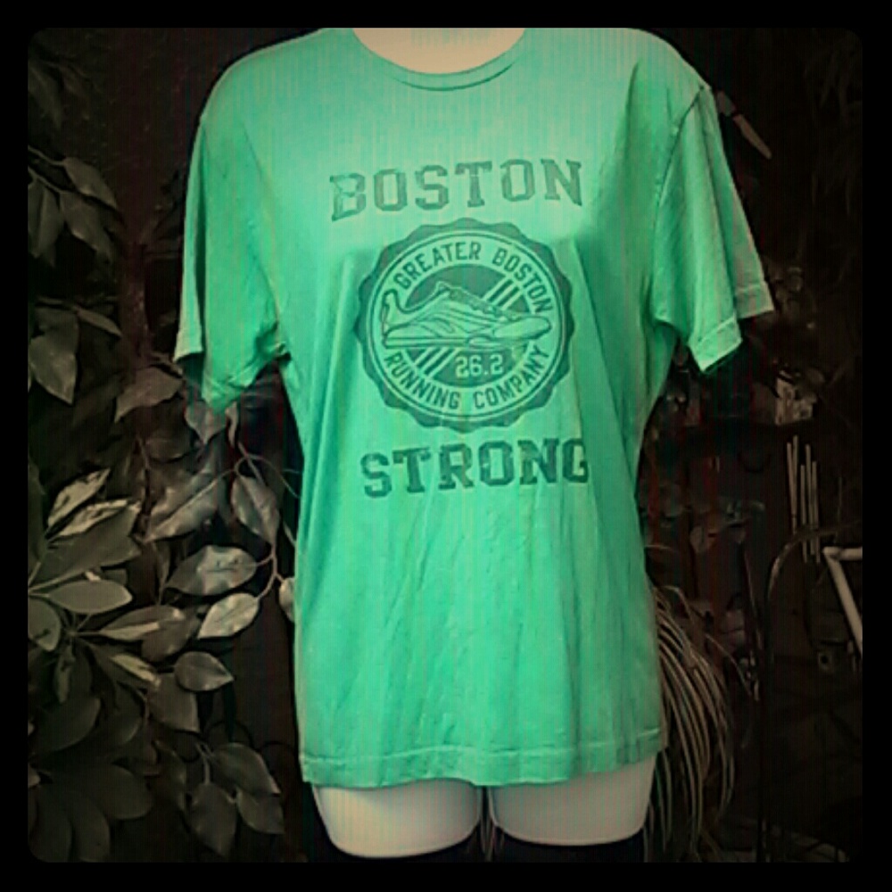BOSTON STRONG MENS/UNISEX T-SHIRT SZ SMALL